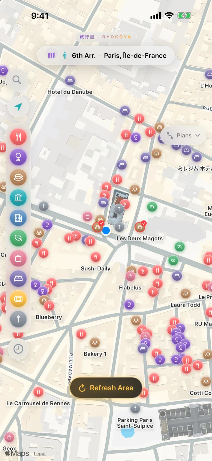 パリのサン=ジェルマン=デ=プレで「このエリアを更新」をタップしたあとの「さがす」。左のカテゴリーレールと、色とりどりの何十ものピン。